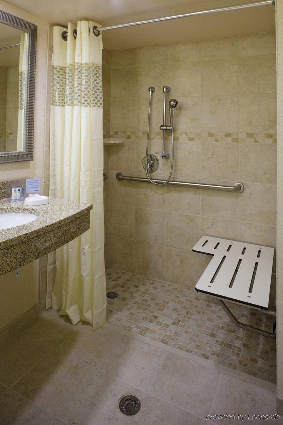 Hampton Inn Asheville - Biltmore Area Room photo