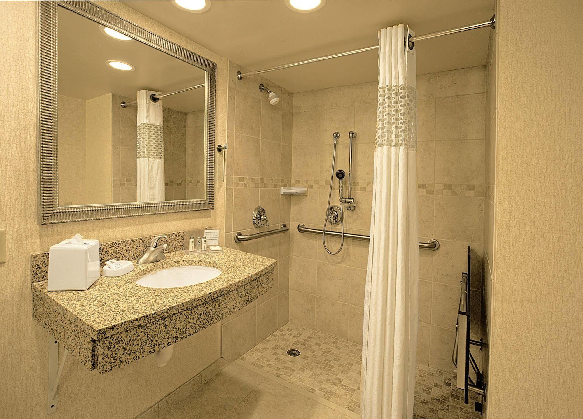 Hampton Inn Asheville - Biltmore Area Room photo